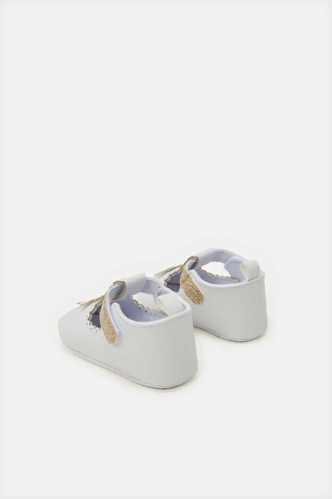 Baby White Flower Patch Pram Shoe