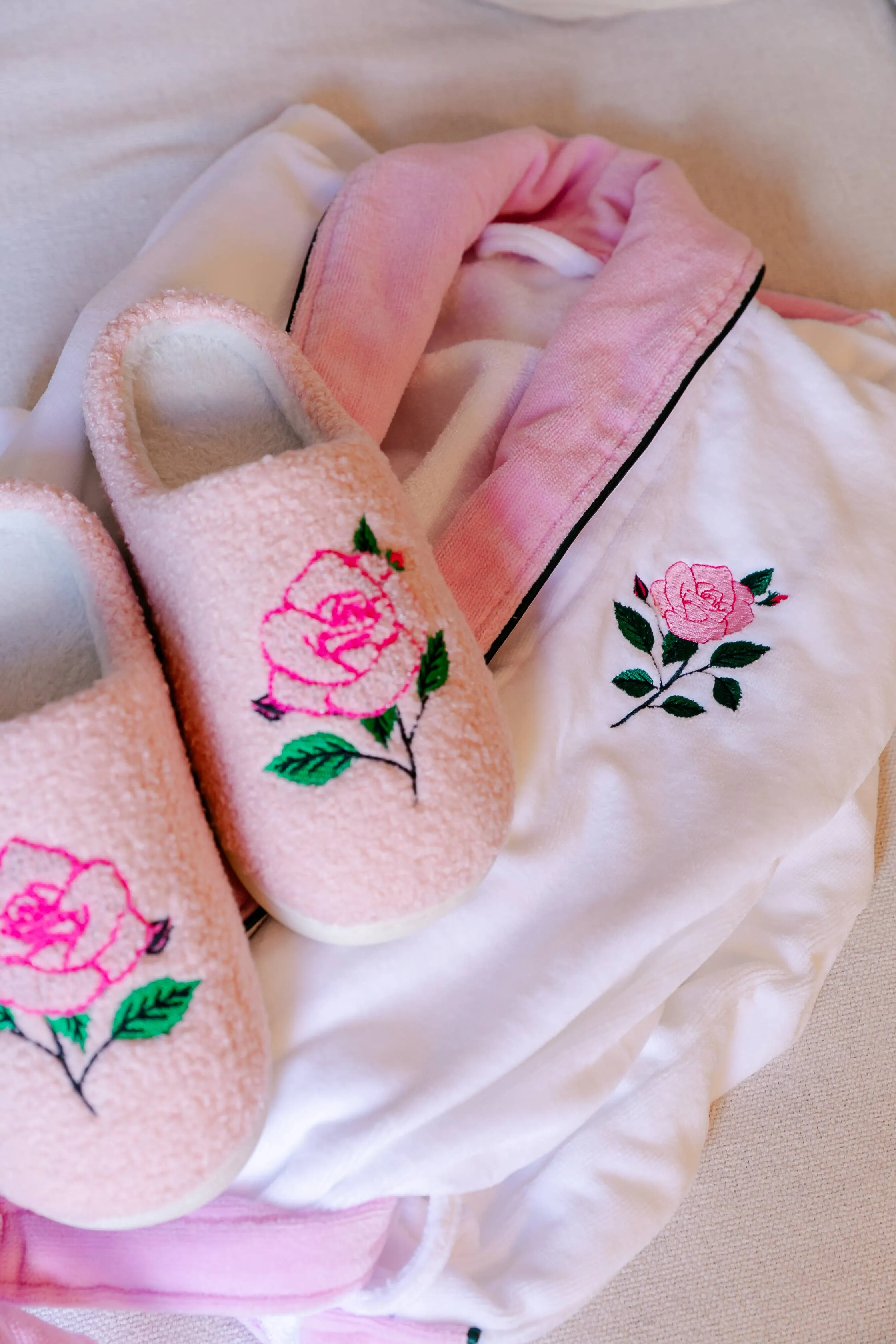 Indoor / Outdoor Slippers - Roses - Pink: M/L