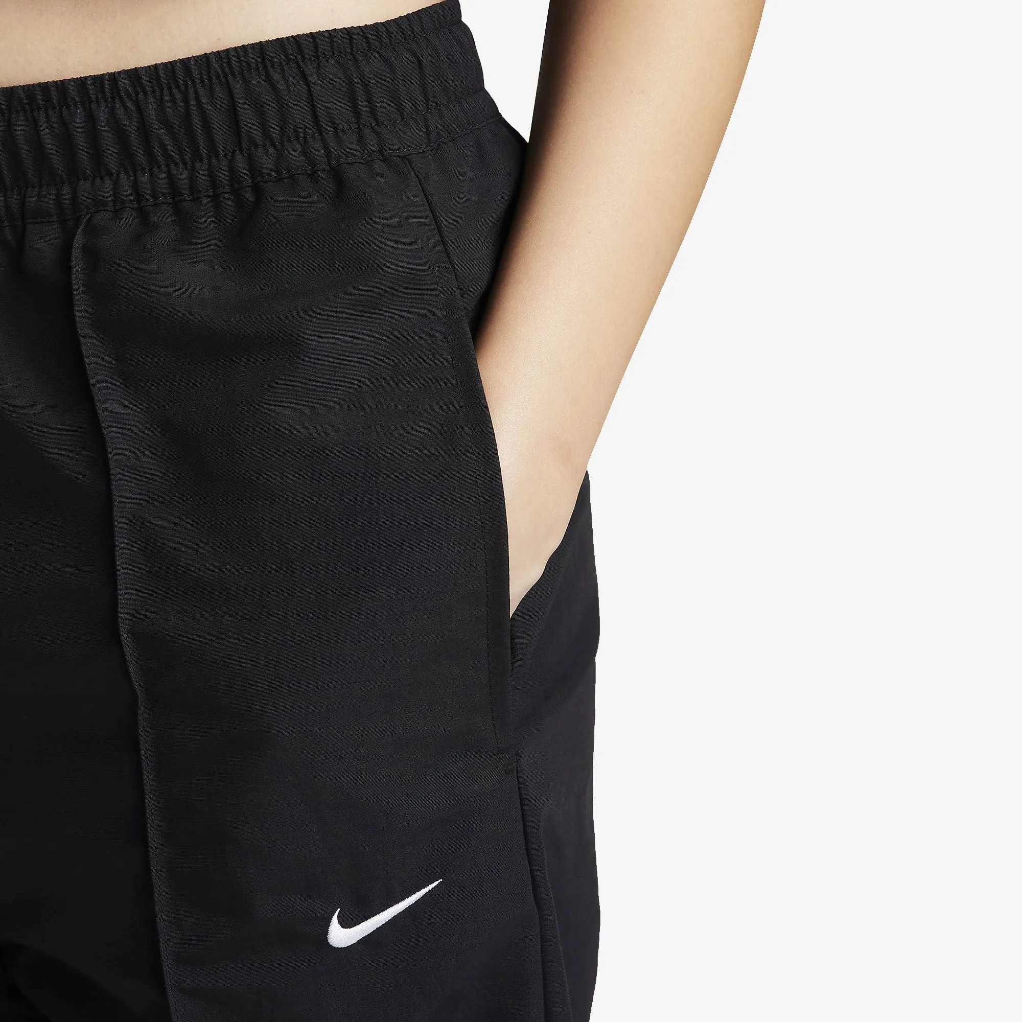 NIKE | WMN'S SPORTSWEAR EVERYTHING WOVENS { BLACK OR GREY