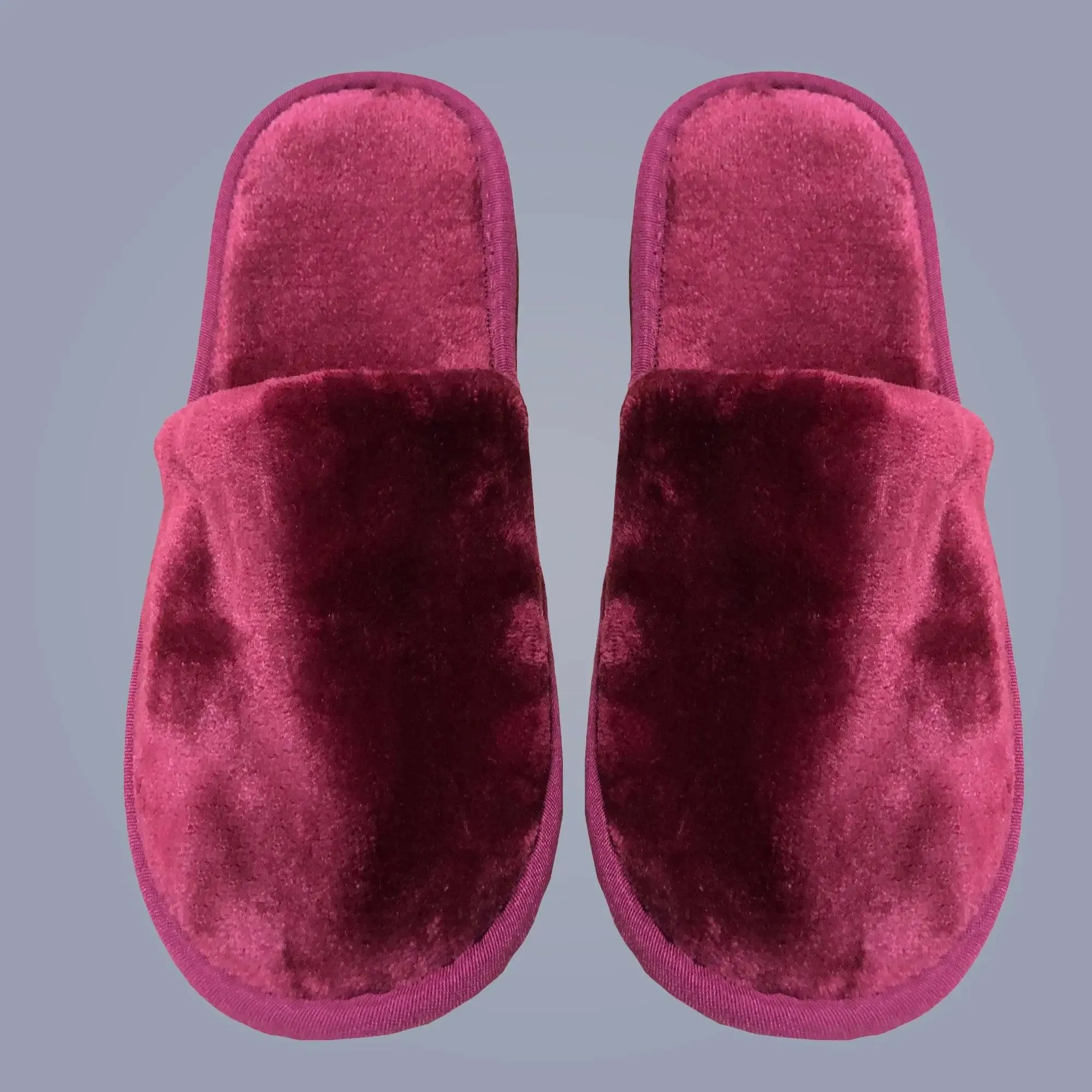 Plush Closed Toe Slippers for Indoor - One Size - Unisex